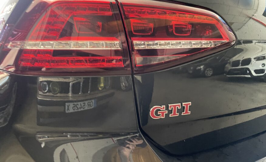 VOLKSWAGEN Golf GTI Performance DSG